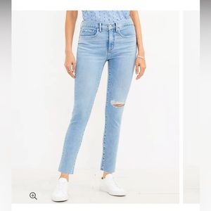 Curvy Frayed Mid Rise Skinny Jeans in Authentic Light Indigo Wash Size 29